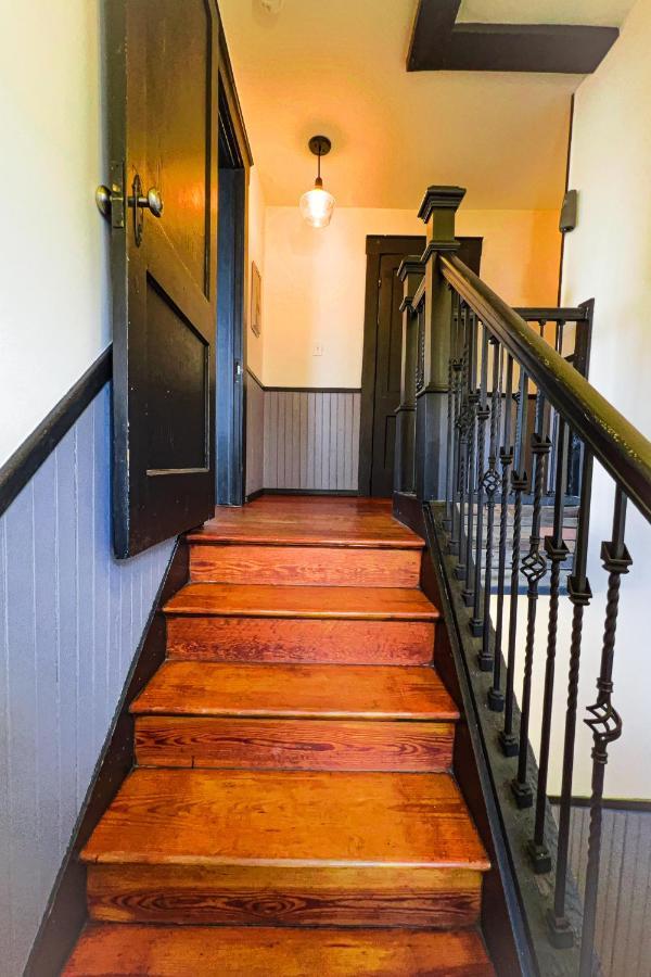The Pub- 8Br Free Parking, Minutes From Falls & Casino ナイアガラフォールズ エクステリア 写真