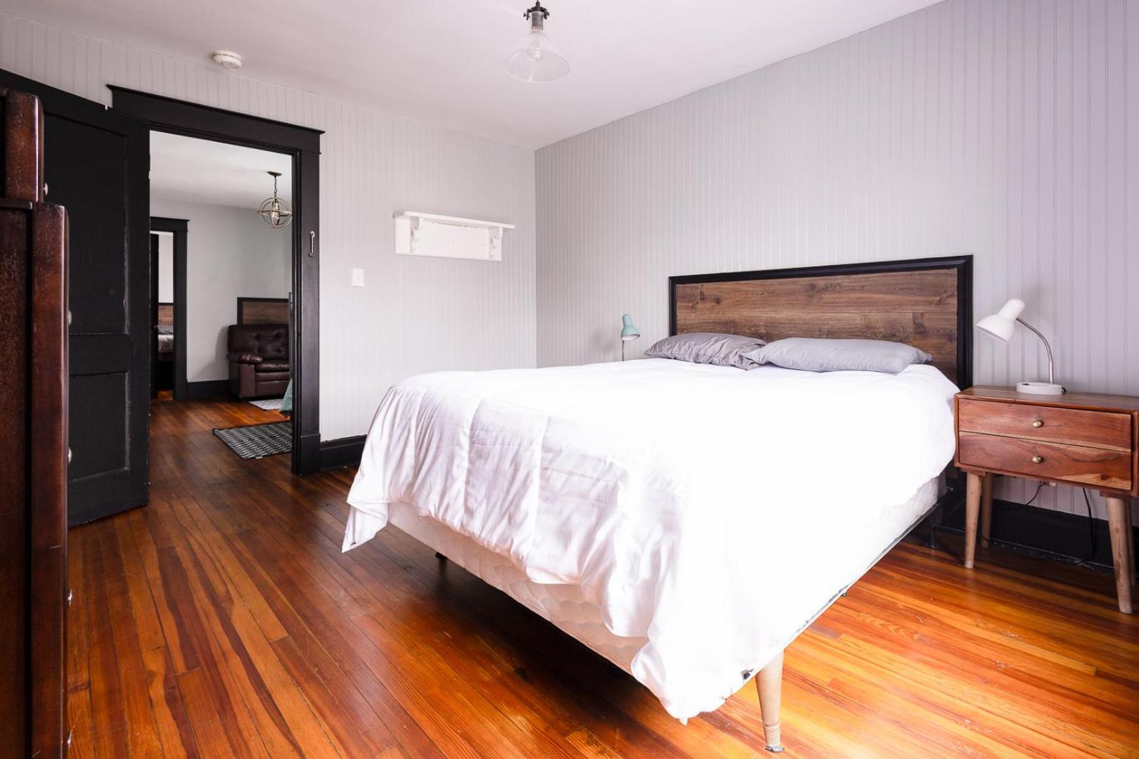 The Pub- 8Br Free Parking, Minutes From Falls & Casino ナイアガラフォールズ エクステリア 写真